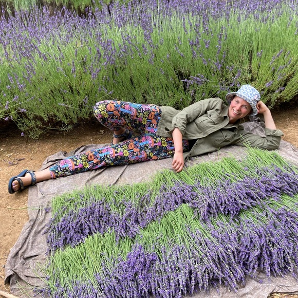 Meet your Posher, Megan! - Picture 5 of 8